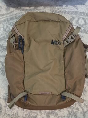 Ruckpack 18L Men's Backpack in Olive Brown